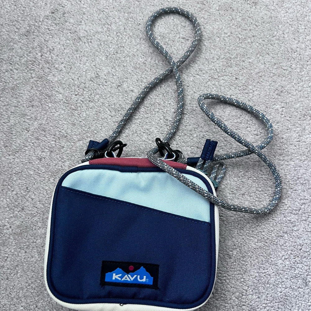 KAVU Crossbody Bag, in great condition